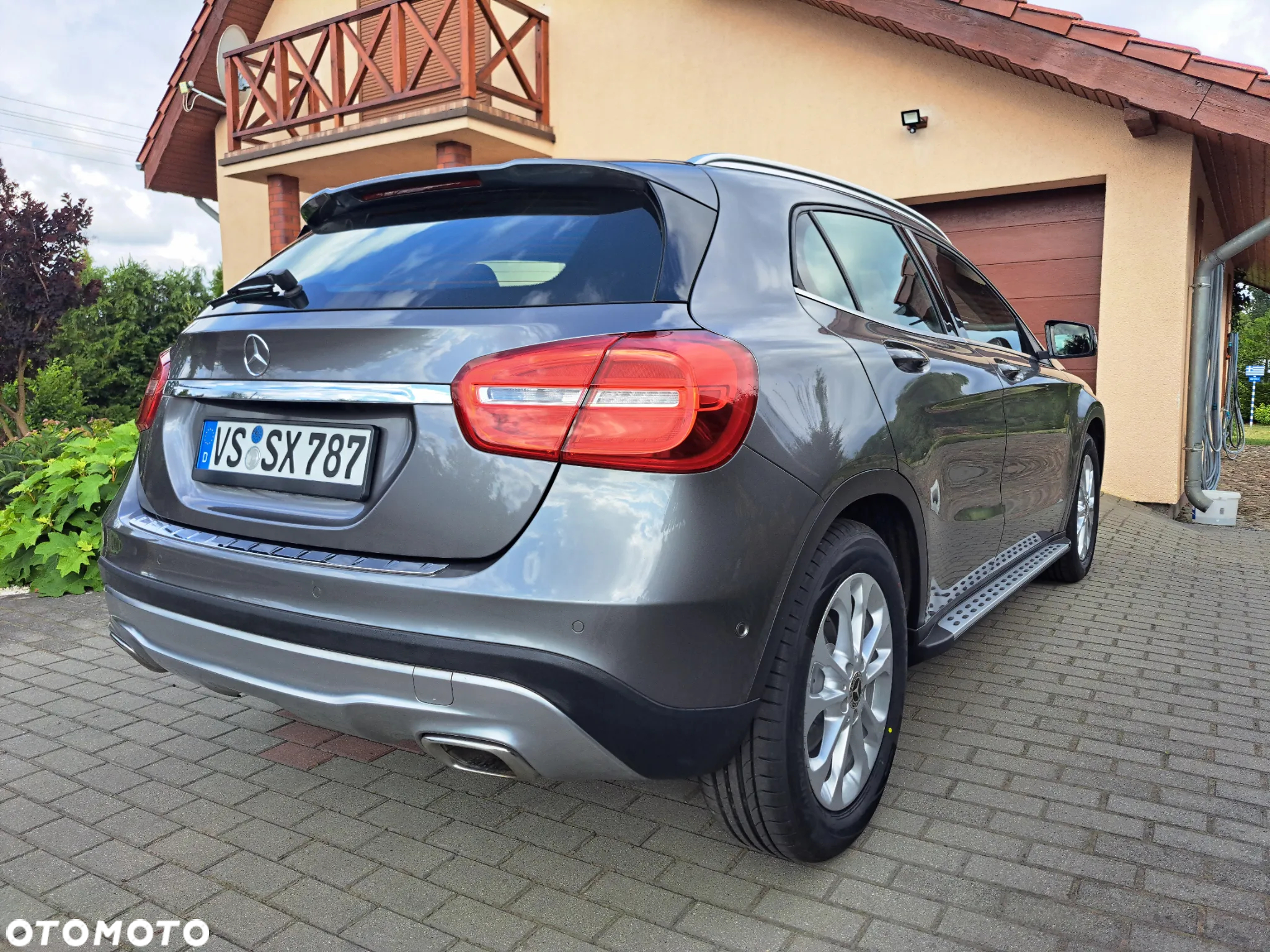 Mercedes-Benz GLA 180 UrbanStyle Edition - 3