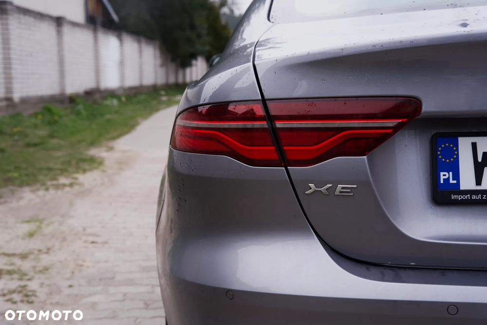 Jaguar XE - 6