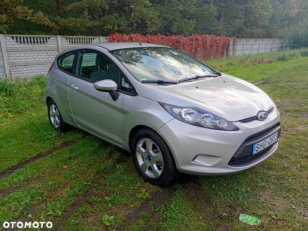 Ford Fiesta 2011 photo 2