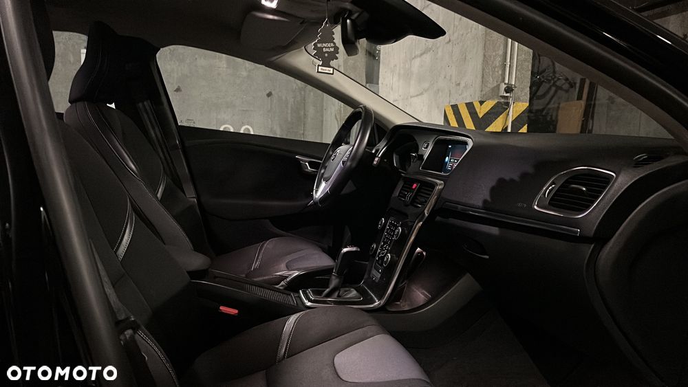Volvo V40 D3 Drive-E Momentum - 4