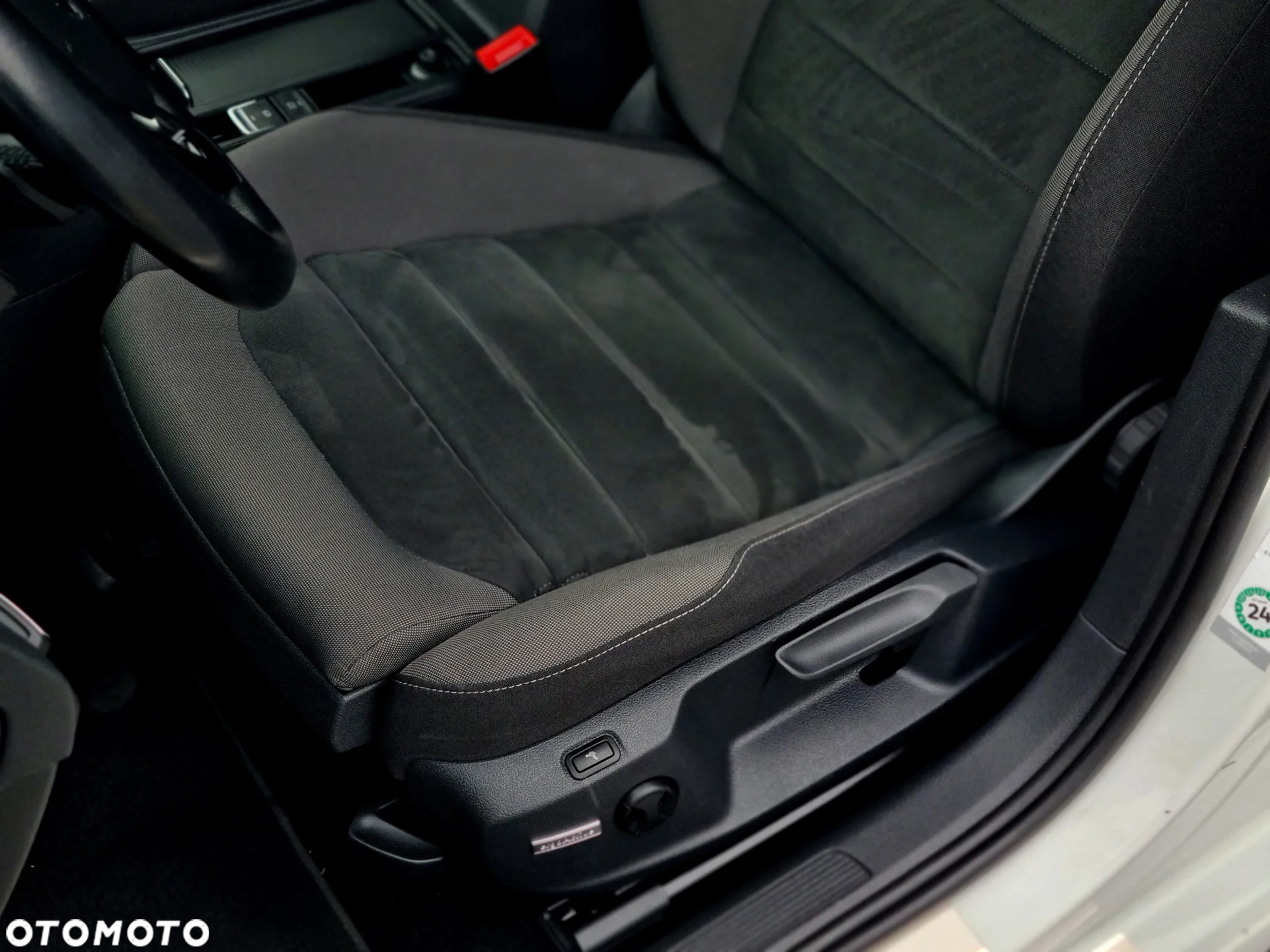 Volkswagen Golf 2.0 BlueTDI DSG Highline - 18