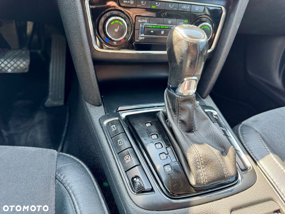 Skoda Superb 2.0 TDI L&K DSG - 8