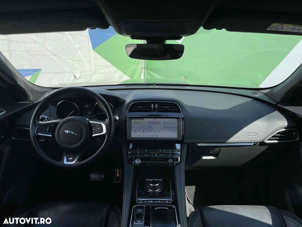 Jaguar F-Pace - 10