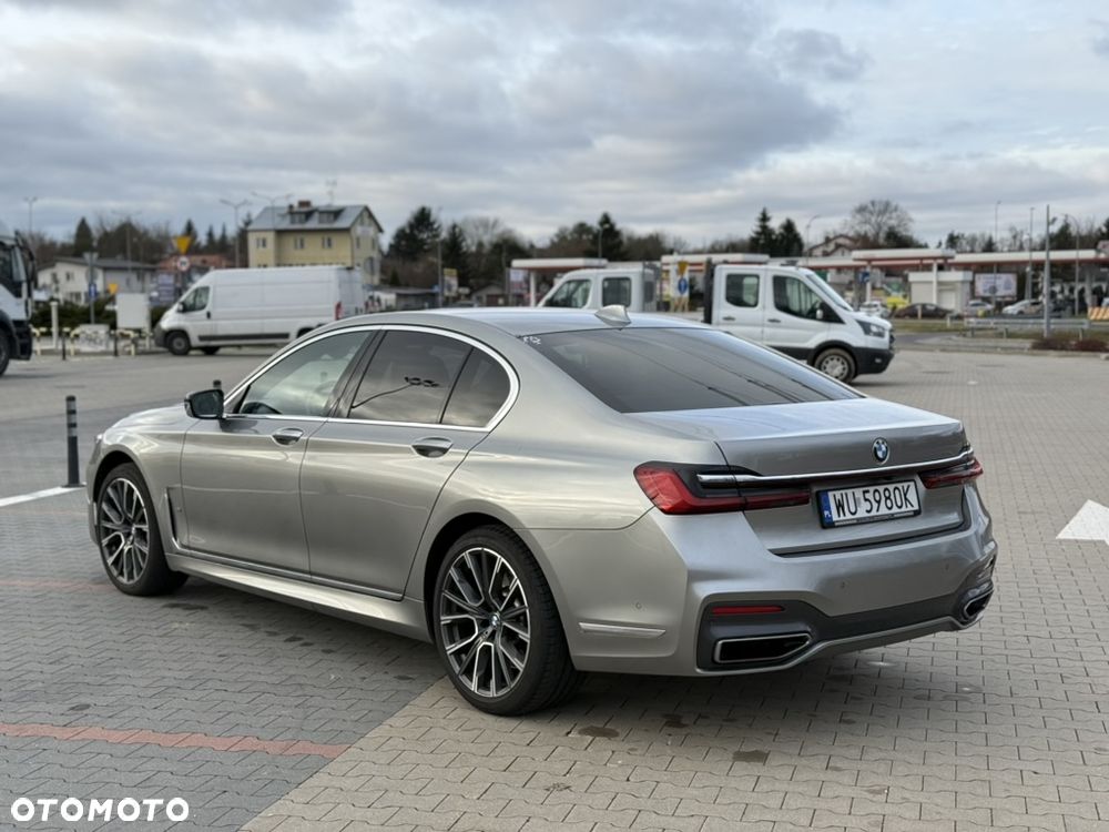 BMW Seria 7 750i xDrive sport - 9