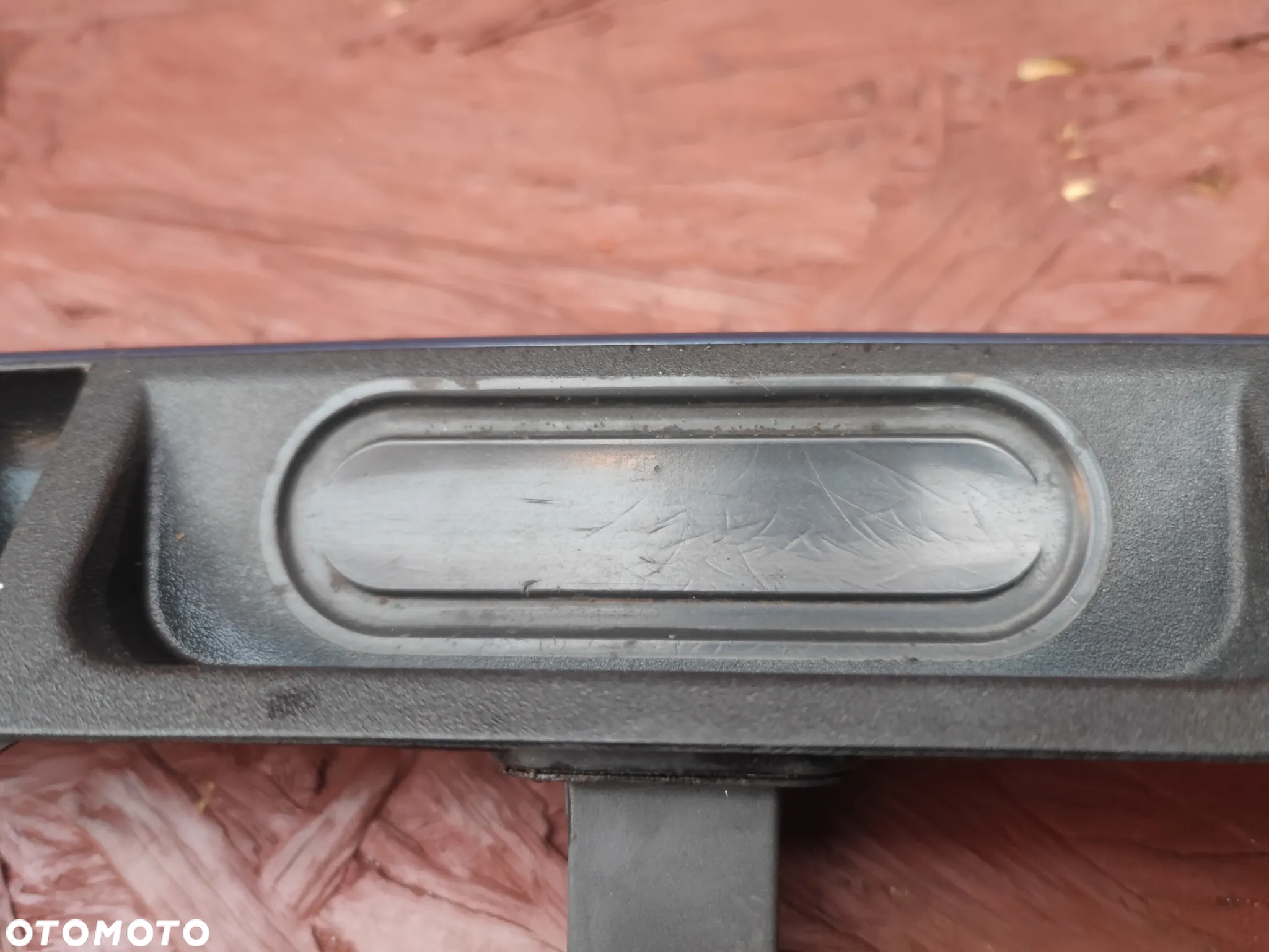 BMW E46 COUPE LIFT ORYGINALNA BLENDA PODŚWIETLENIA TABLICY REJSTRACYJNEJ / LISTWA / MIKROSTYK KOLORZE A07 MYSTICBLAU METALIC W BARDZO DOBRYM STANIE O NR.  51 13 0 403 478 OEM - 15