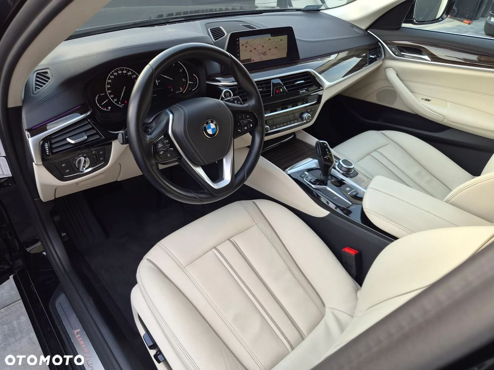 BMW Seria 5 520d xDrive Luxury Line sport - 12
