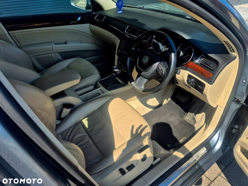 Skoda Superb 2.0 TDI Elegance DSG - 11