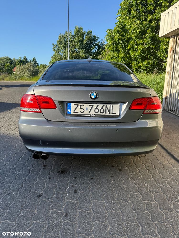 BMW Seria 3 325i - 4