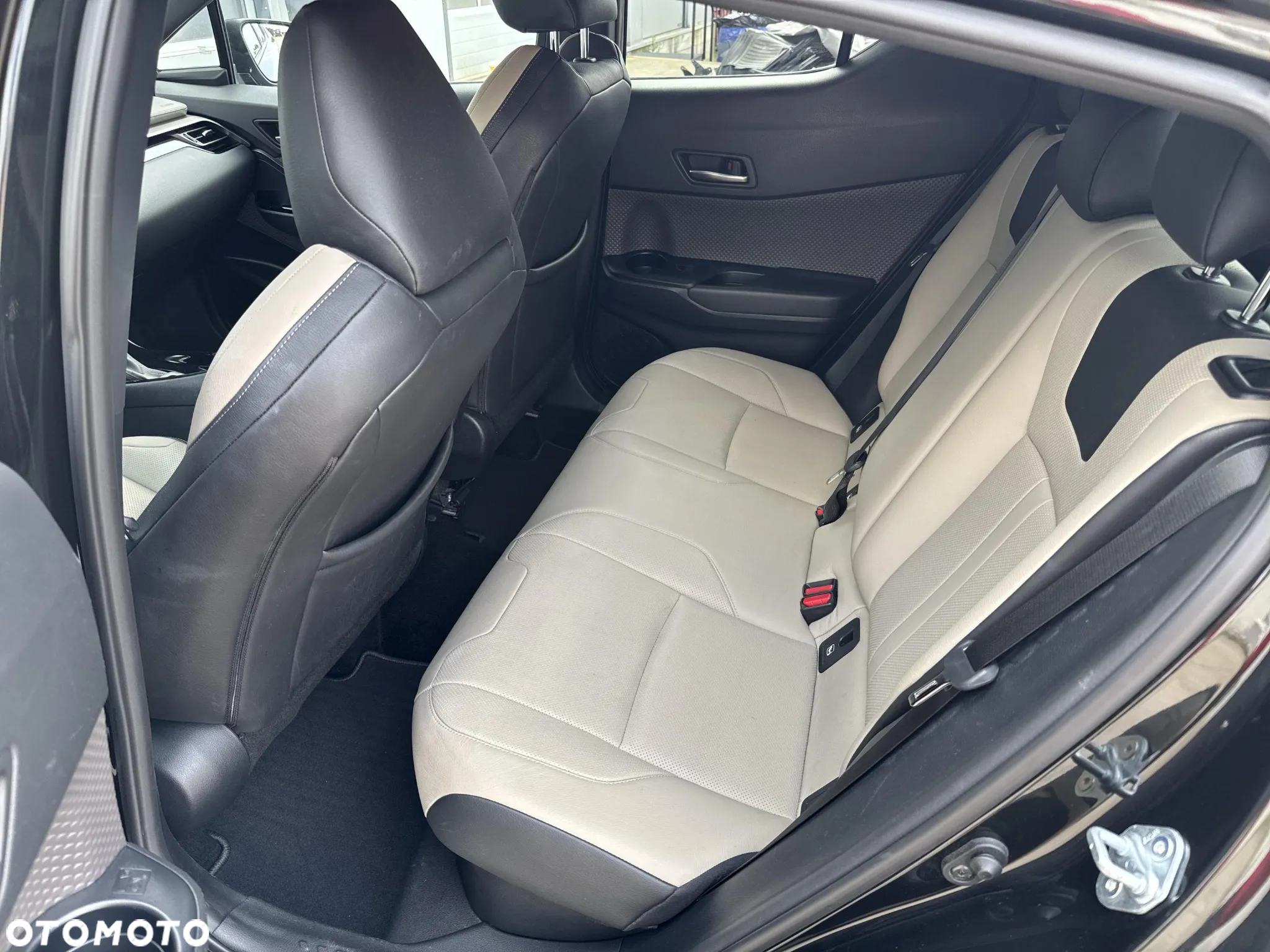 Toyota C-HR 1.8 Hybrid Executive - 24