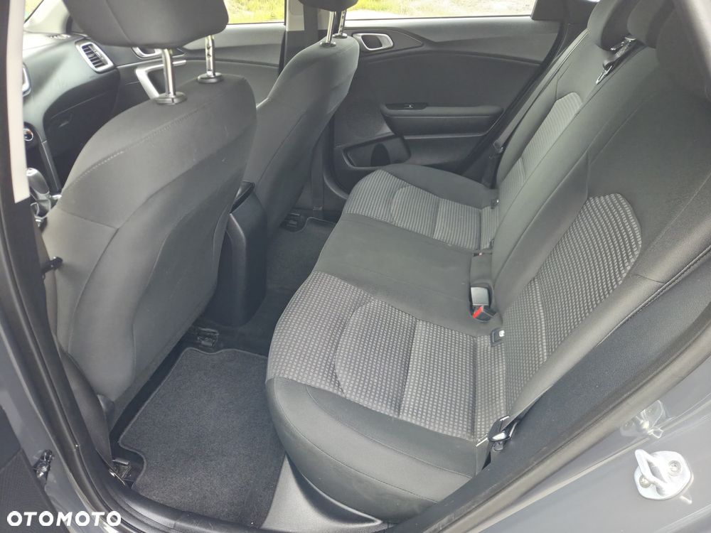 Kia Ceed 1.4 Attract - 12