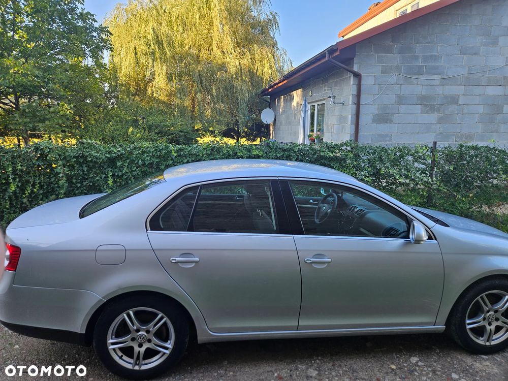 Volkswagen Jetta - 17