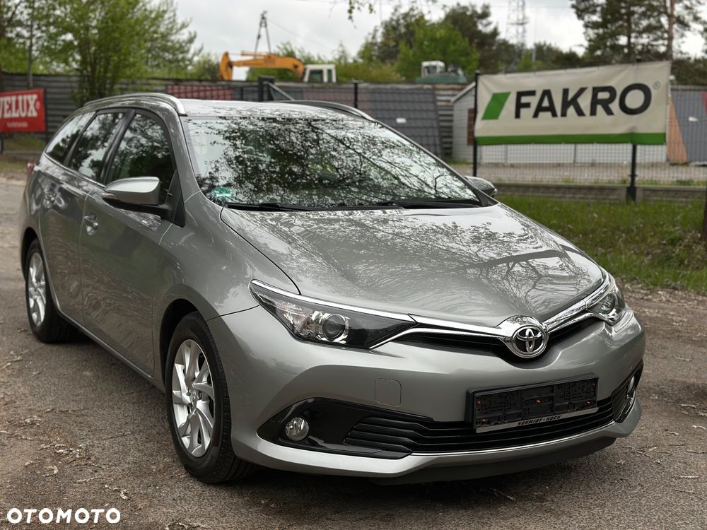 Toyota Auris 1.6 D-4D Premium - 22
