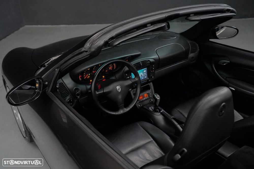 Porsche 911 (996) Carrera Cabrio - 25