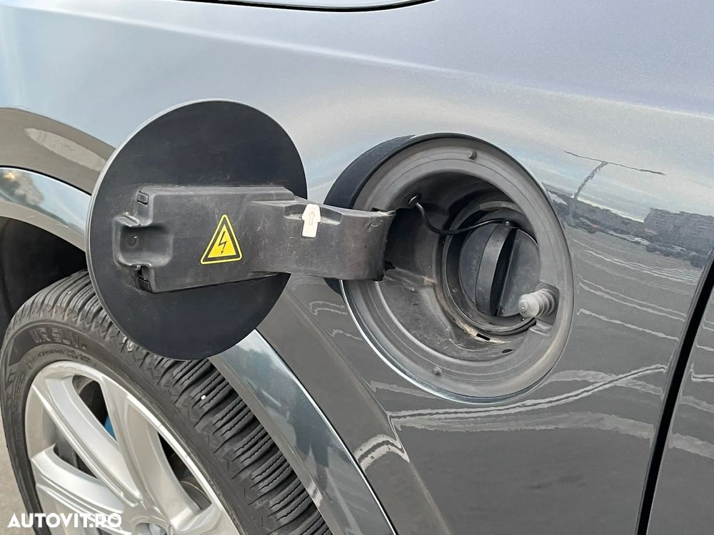 Volvo XC 90 T8 Twin Engine AWD Momentum - 27