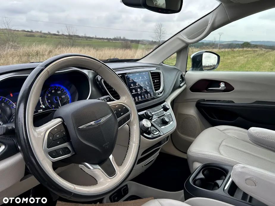 Chrysler Pacifica - 34