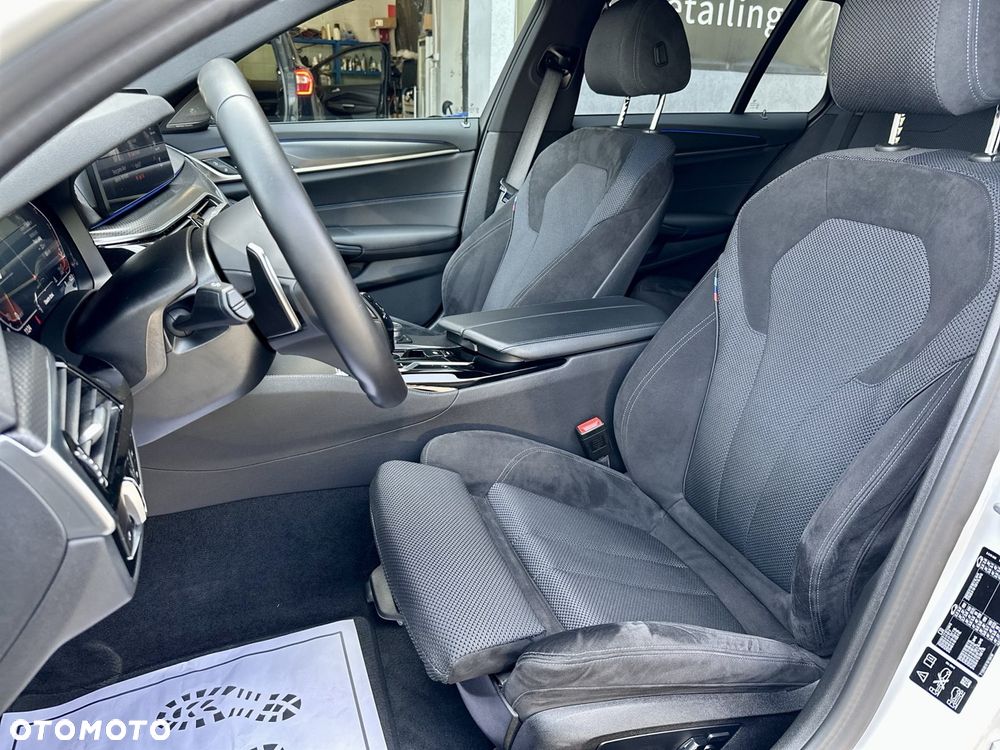 BMW Seria 5 520d xDrive M Sport Edition - 12