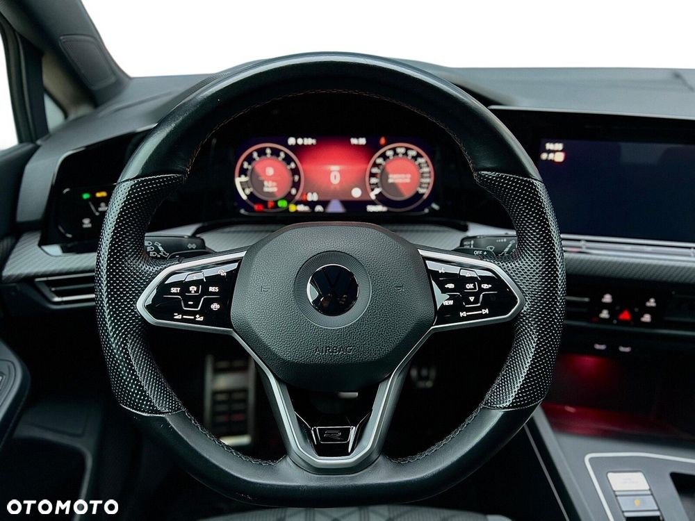 Volkswagen Golf - 24