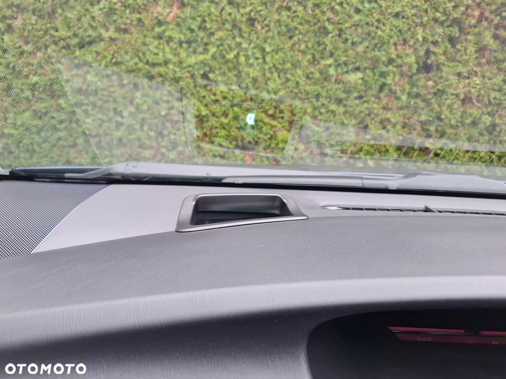 Toyota Prius (Hybrid) Executive - 23
