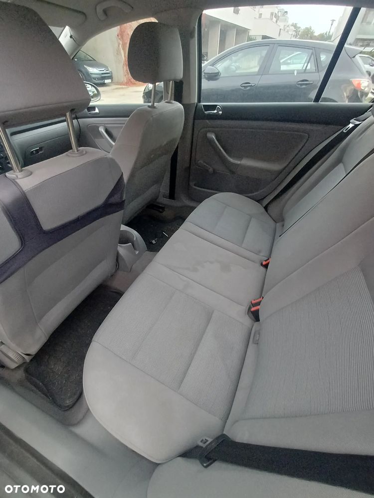 Volkswagen Golf 1.6 Comfortline - 16
