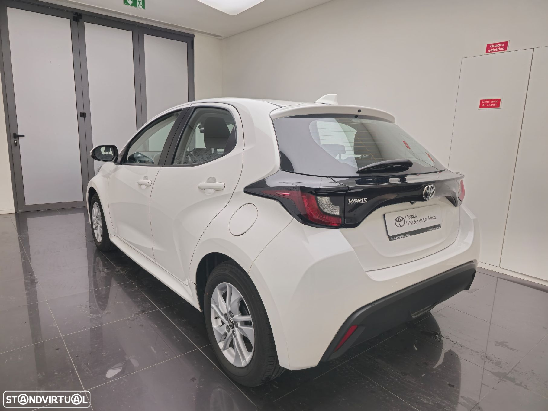 Toyota Yaris 1.0 VVT-i Comfort Plus - 2