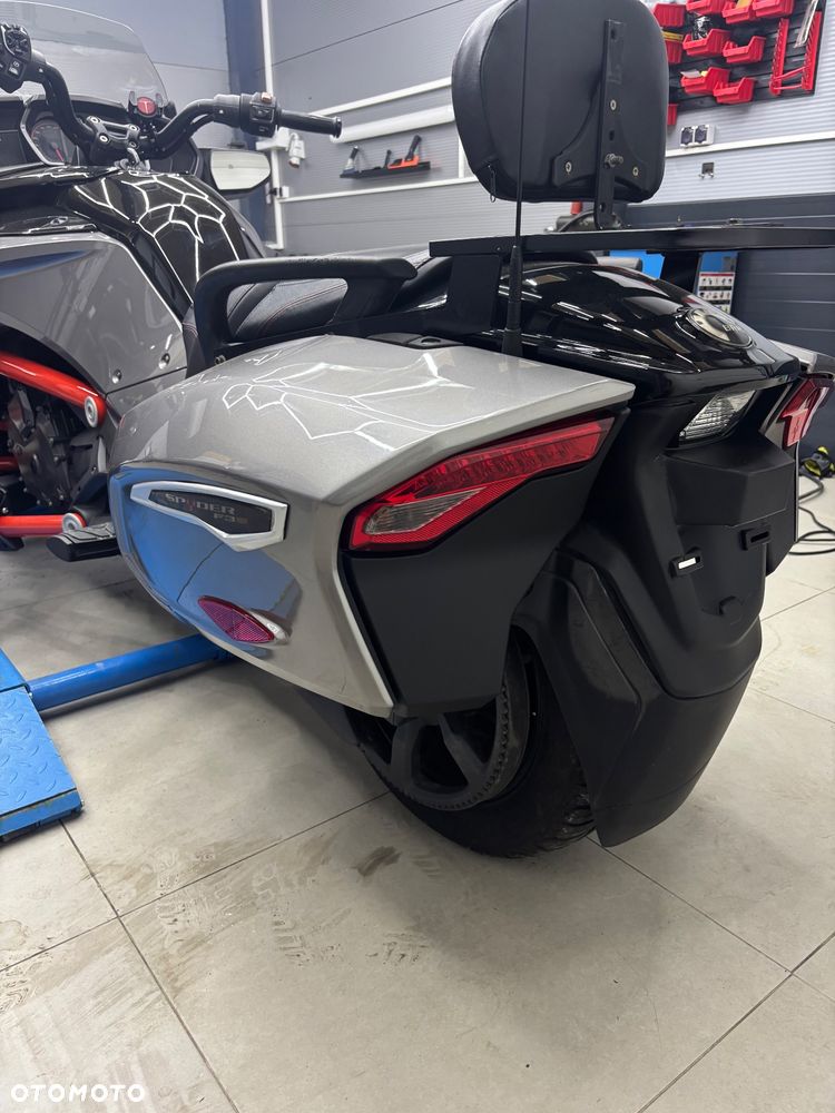 Can-Am Spyder - 14