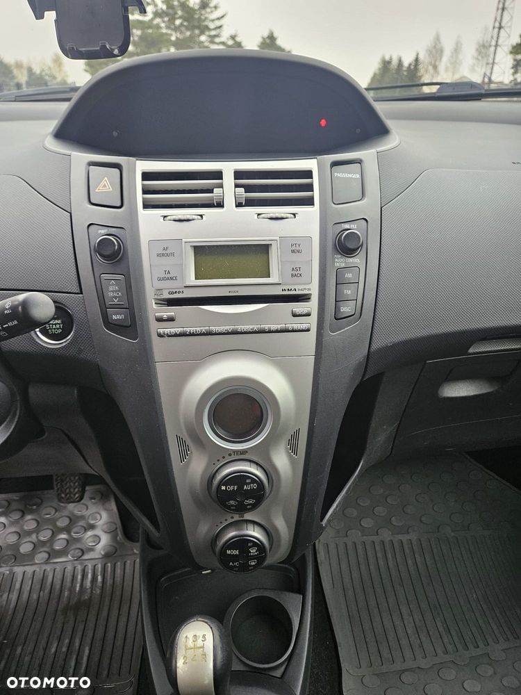 Toyota Yaris - 4