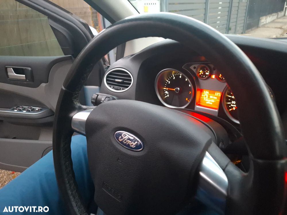 Ford Focus 1.6 16V Titanium - 10