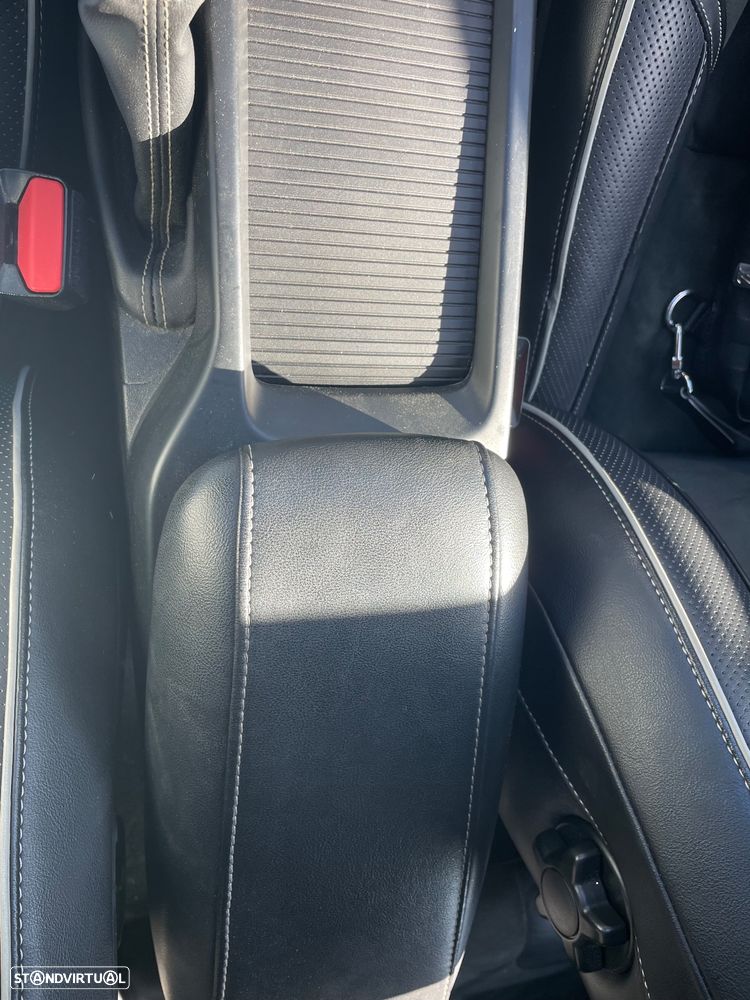 Volvo V40 2.0 D2 R-Design - 17