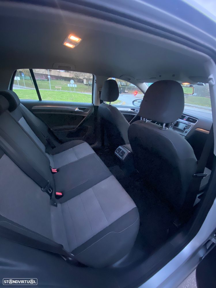 VW Golf 1.6 TDi Confortline - 9
