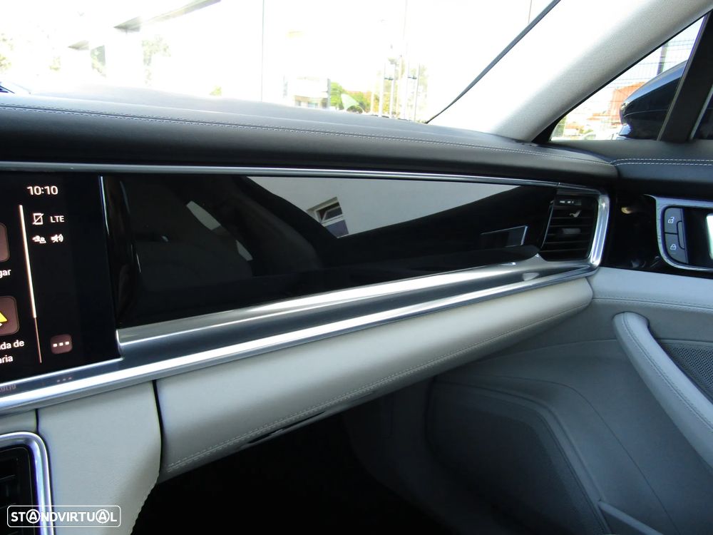 Porsche Panamera Sport Turismo 4 E-Hybrid - 23