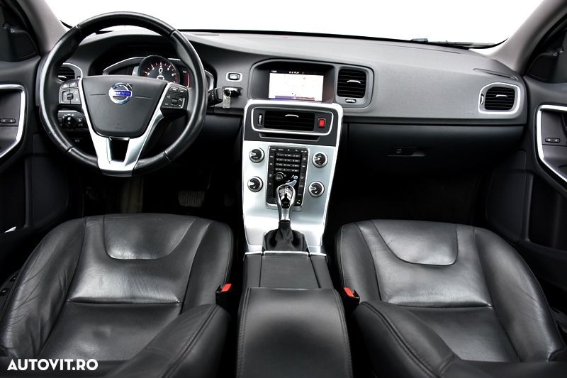 Volvo S60 T5 AWD Momentum - 4