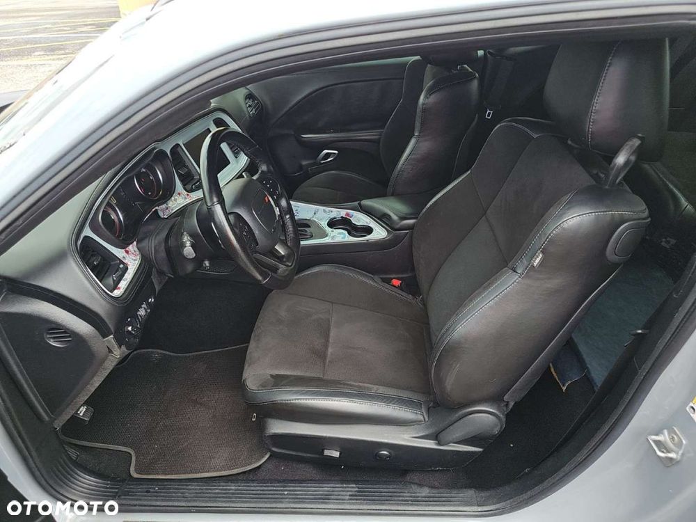 Dodge Challenger - 10