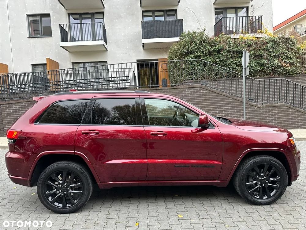 Jeep Grand Cherokee - 24
