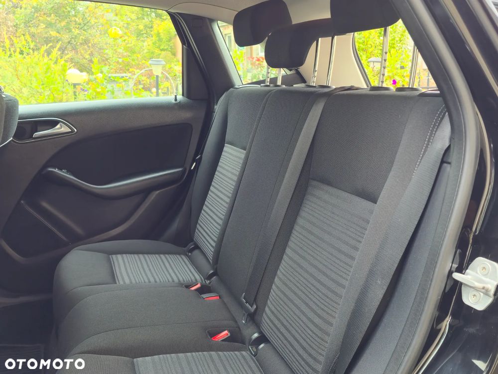 Mercedes-Benz Klasa B 180 CDI (BlueEFFICIENCY) 7G-DCT - 37