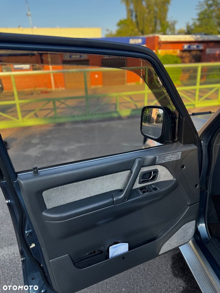 Mitsubishi Pajero - 8