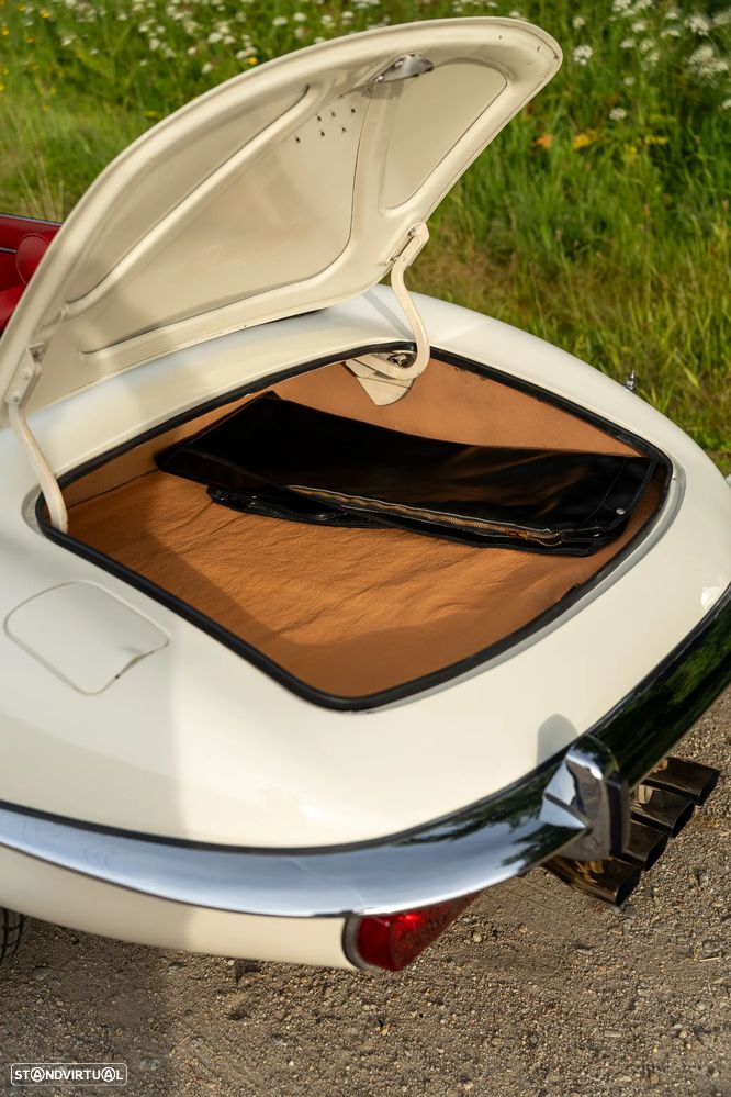 Jaguar E-Type - 57