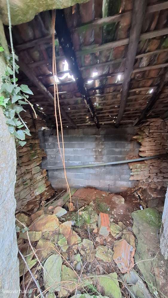 Lote terreno com Casa de Fachada em Pedra - Grande imagem: 5/8