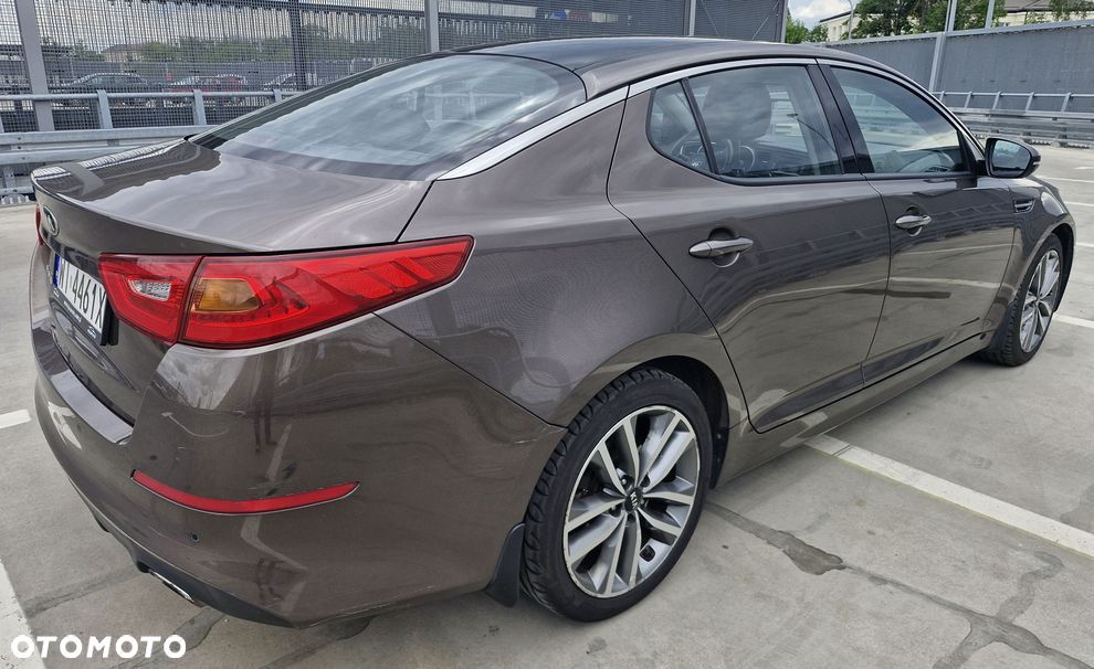 Kia Optima 2.0 L - 12