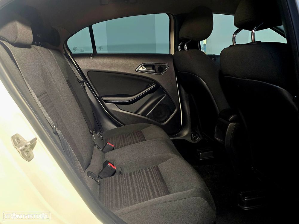 Mercedes-Benz A 180 CDI (BlueEFFICIENCY) - 10