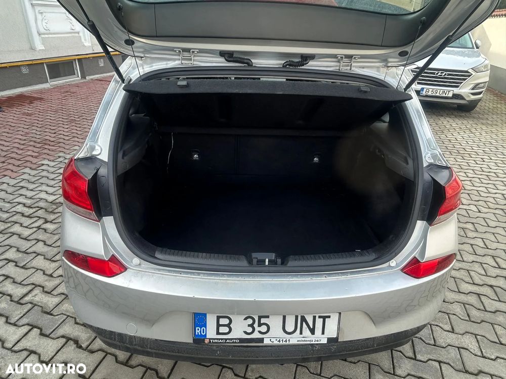 Hyundai i30 1.4 100CP 5DR M/T Classic - 11