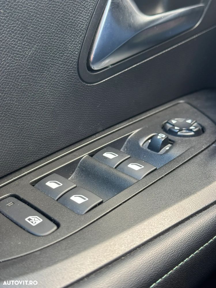 Peugeot 2008 1.2 L PureTech STT EAT8 Allure - 16