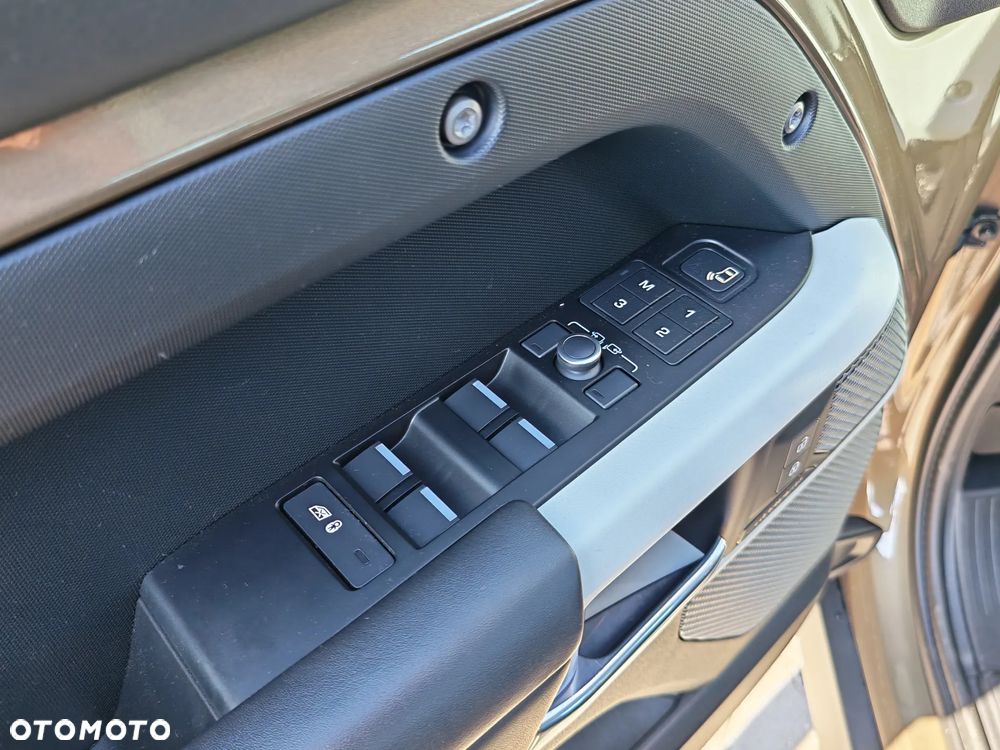 Land Rover Defender 110 D200 X-Dynamic HSE - 25