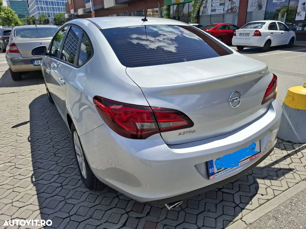 Opel Astra 1.4 ECOTEC Turbo Selection - 2