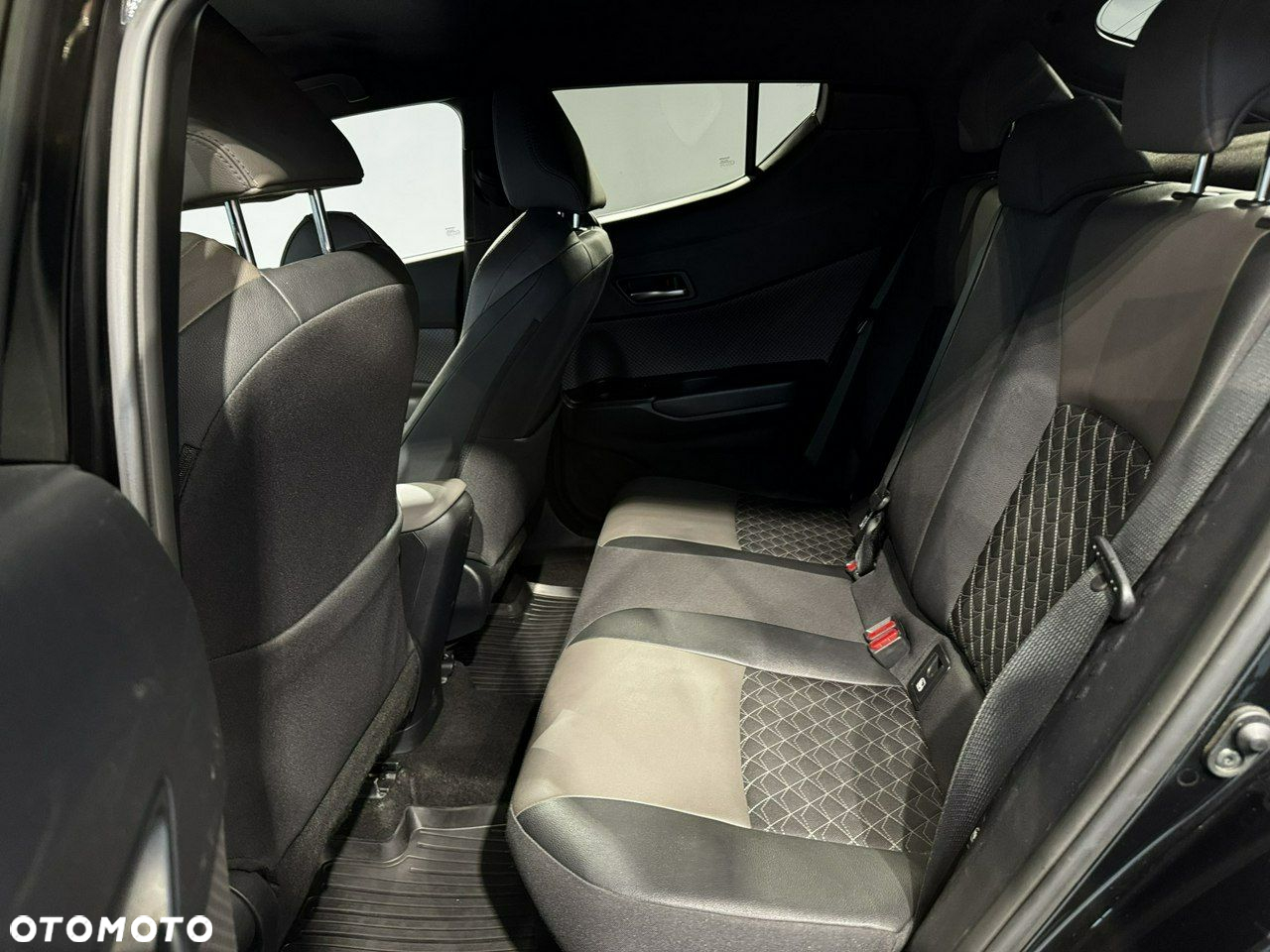Toyota C-HR - 13