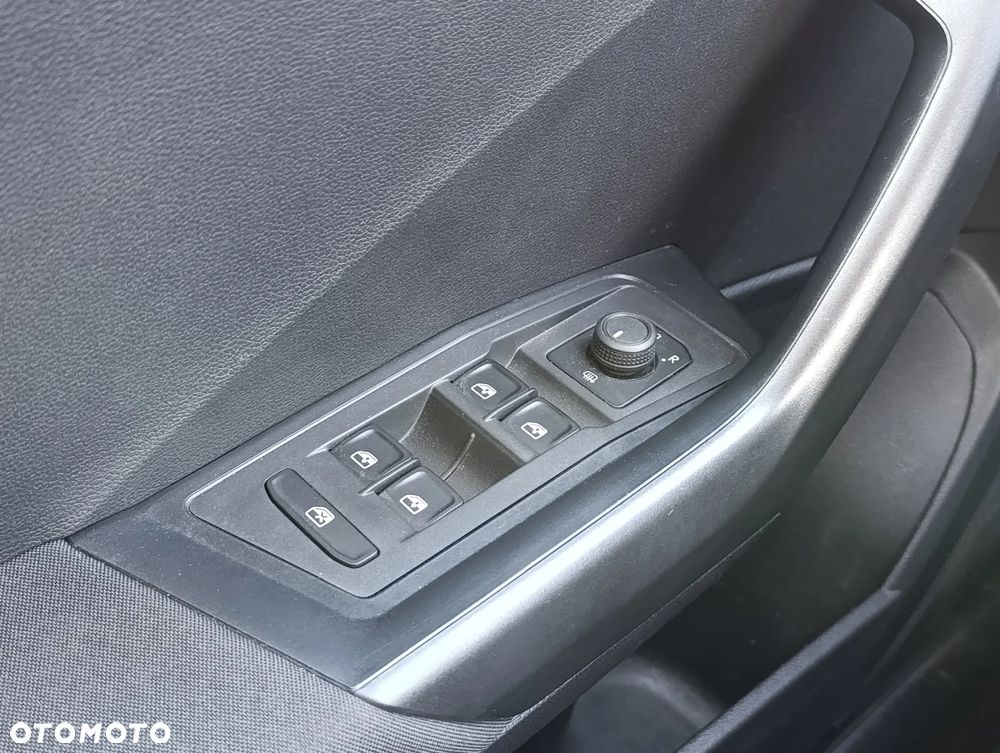 Volkswagen T-Roc 1.0 TSI Advance - 21