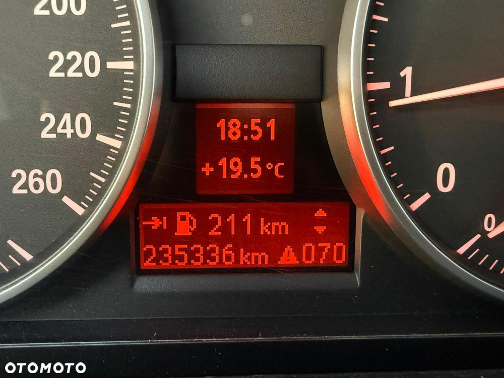 BMW Seria 3 320i - 5