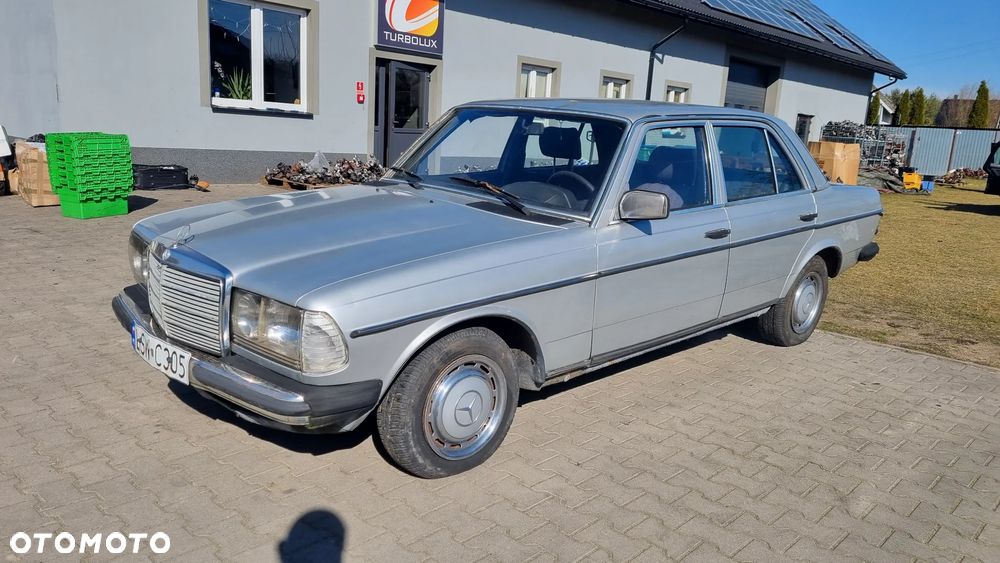 Mercedes-Benz W123 - 1