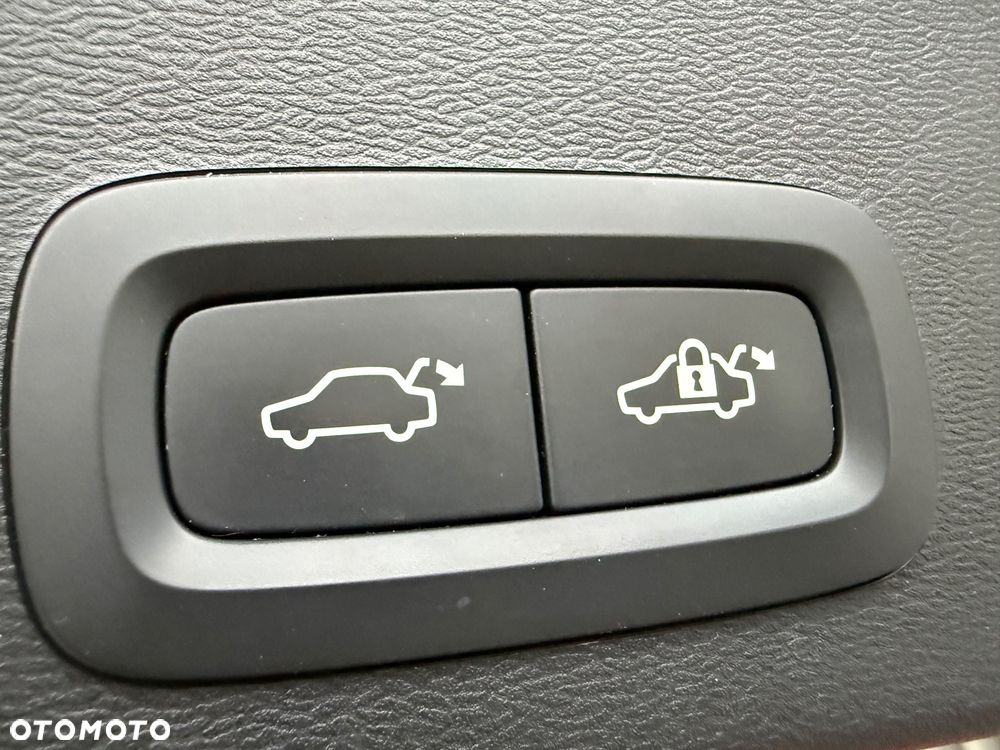 Volvo XC 40 B4 B DKG Ultra Dark - 41