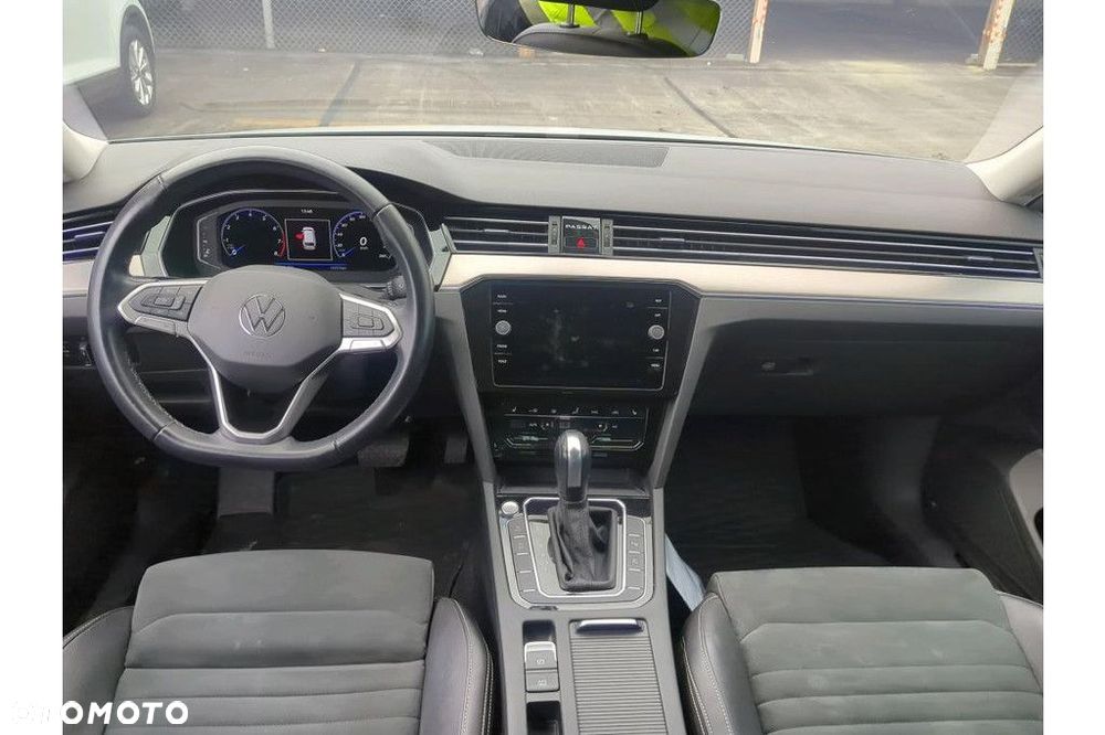 Volkswagen Passat Variant 1.5 TSI EVO Elegance DSG - 12
