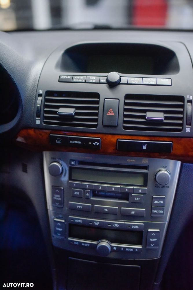 Toyota Avensis 2.2 D-4D Executive - 12